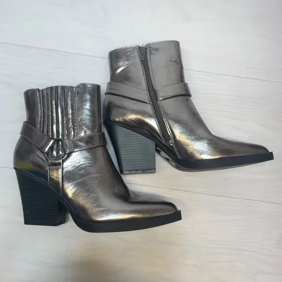 BCBG Size 8.5 Ankle Boots Cassidy Metallic Silver Pointed Harness Heel Western - Picture 2 of 10